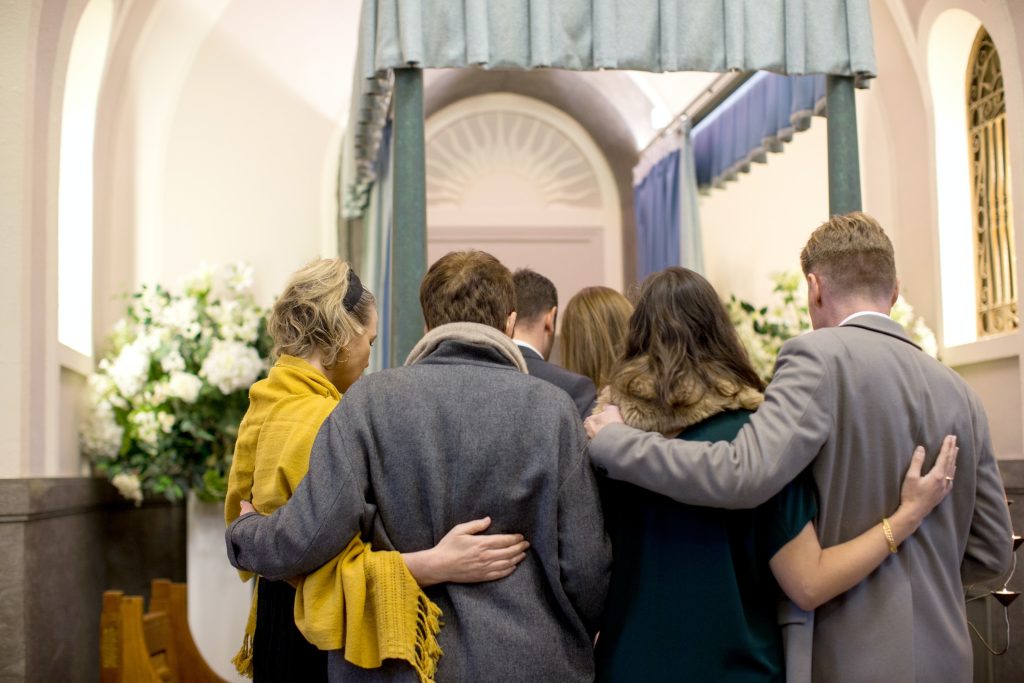 Funeral Service Etiquette: Guidance for Attendees and Bereaved Families